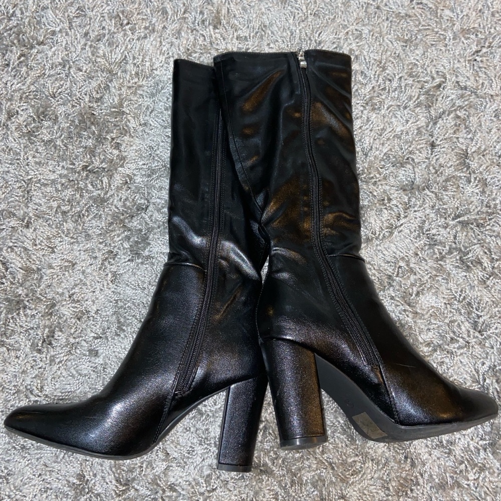 Boots - Picture 4 of 4